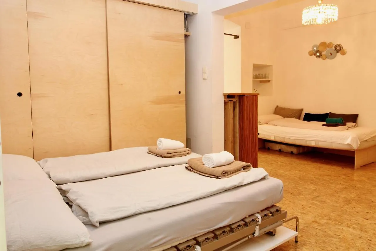 Apartment Laer Hundertwasserhaus Vienna Austria