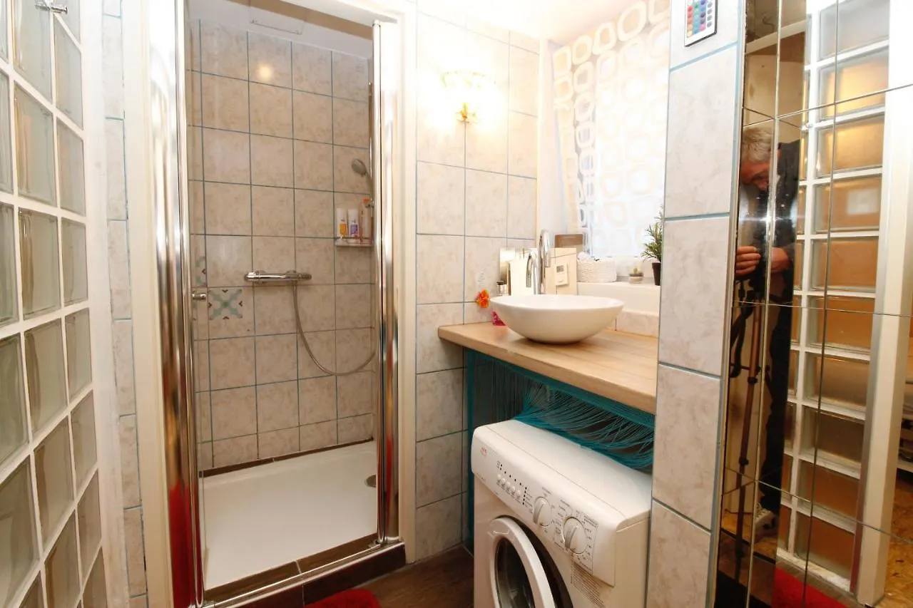 Apartment Laer Hundertwasserhaus Vienna 0*,  Austria