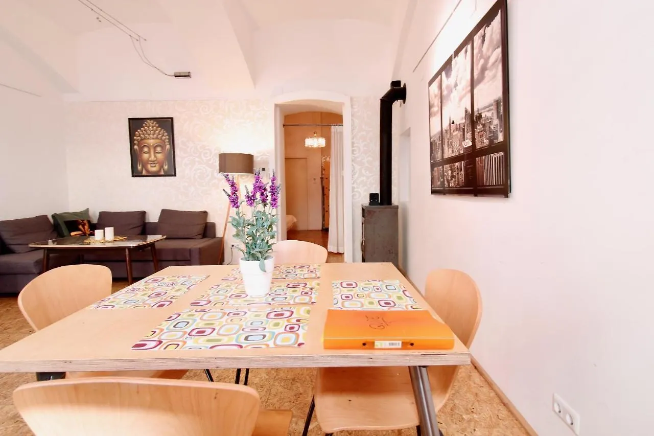 Apartment Laer Hundertwasserhaus Vienna